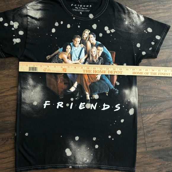 Friends Tshirts size small - Picture 8 of 8